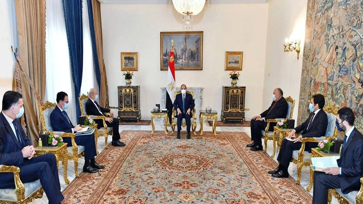 السيسي للودريان: نرفض المساس بالرموز الدينية.. والأزهر يتوعد بملاحقة المسيئين للنبي قانونيا