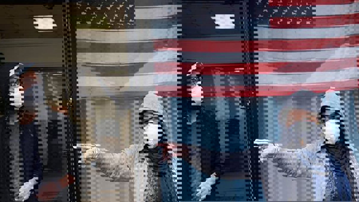 تصاعد حالات "كورونا" في أمريكا.. والعودة إلى الكمامات مجددًا  