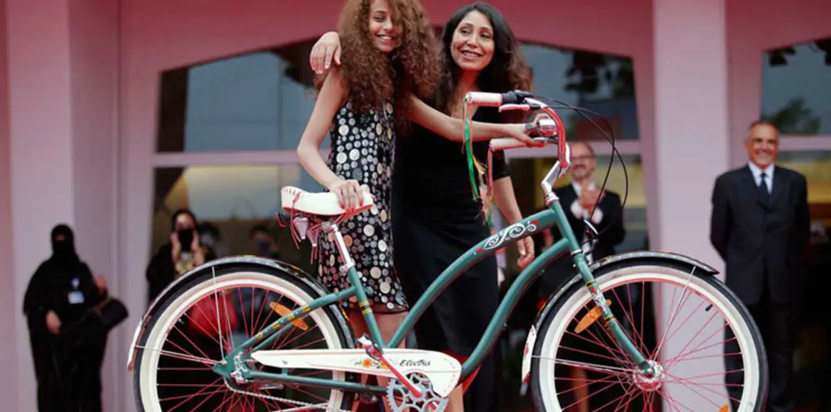 صخب السينما السعودية يعلو قبل افتتاح أول شباك تذاكر