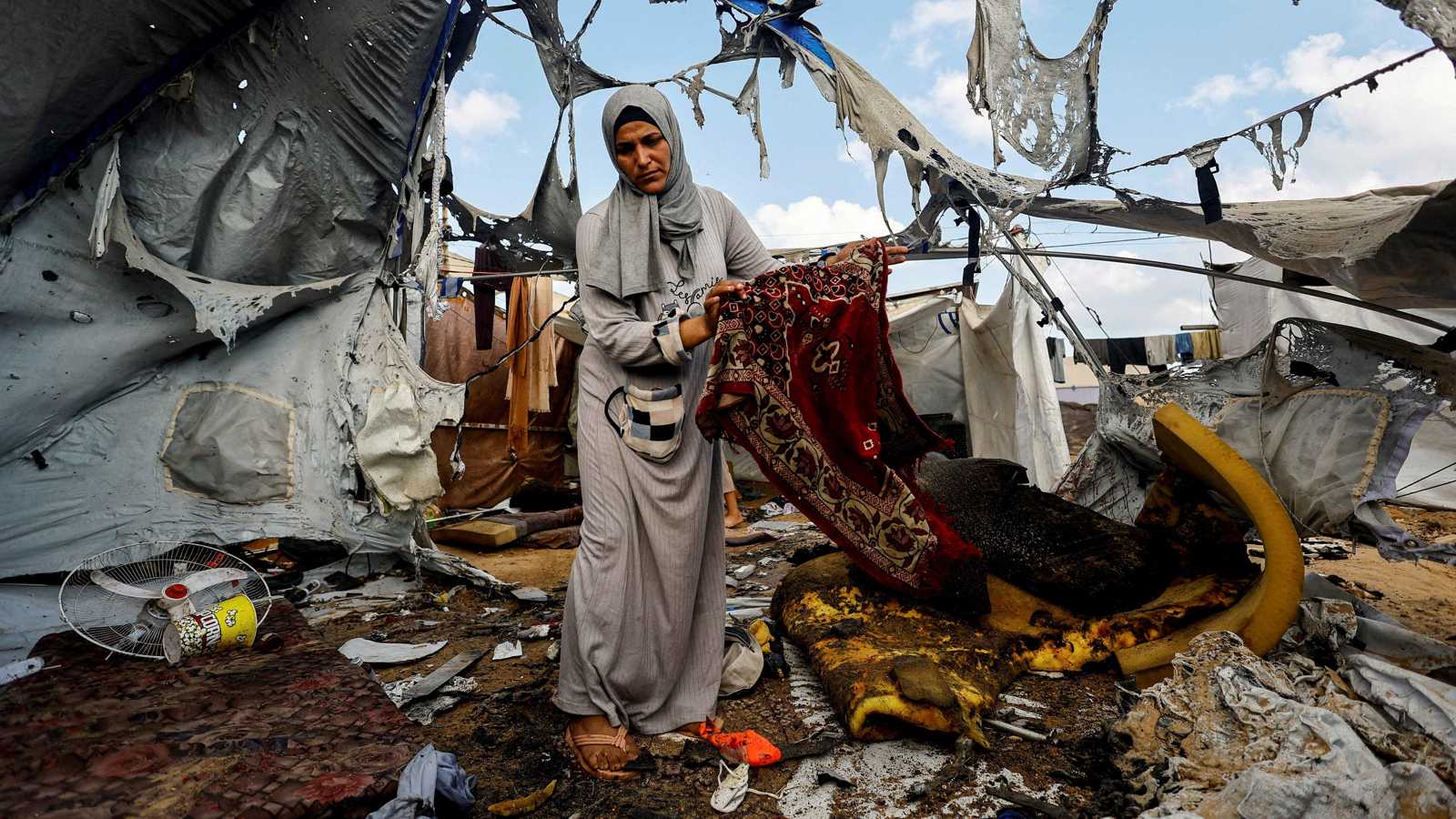 مقتل طفلين بقصف إسرائيلي على مأوى نازحين في خان يونس