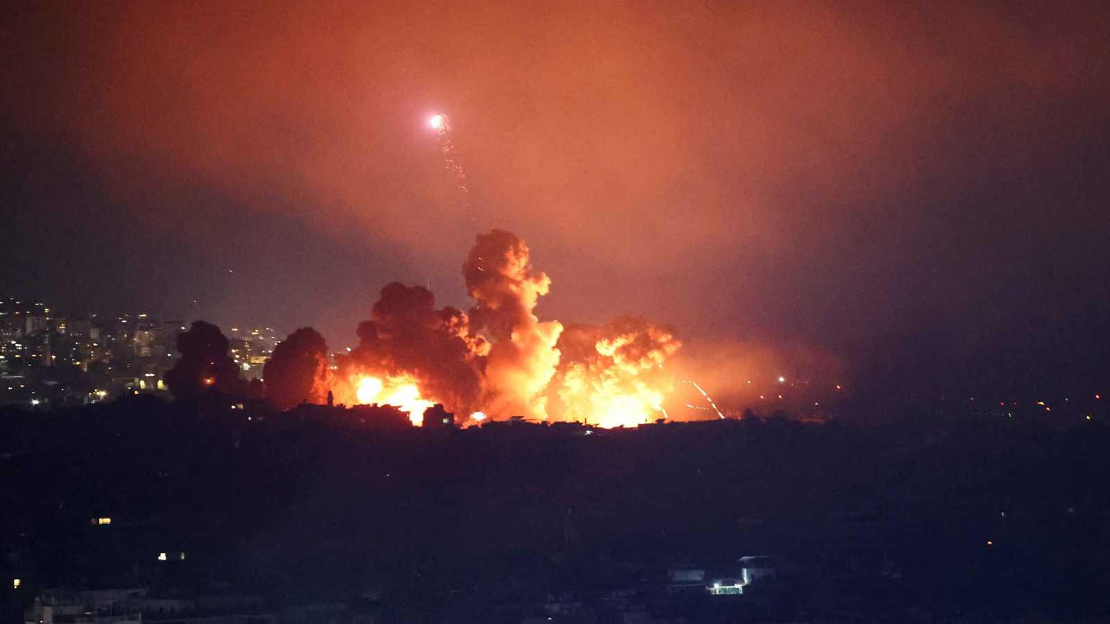 سوريا.. غارات إسرائيلية تستهدف حمص واللاذقية (فيديو)