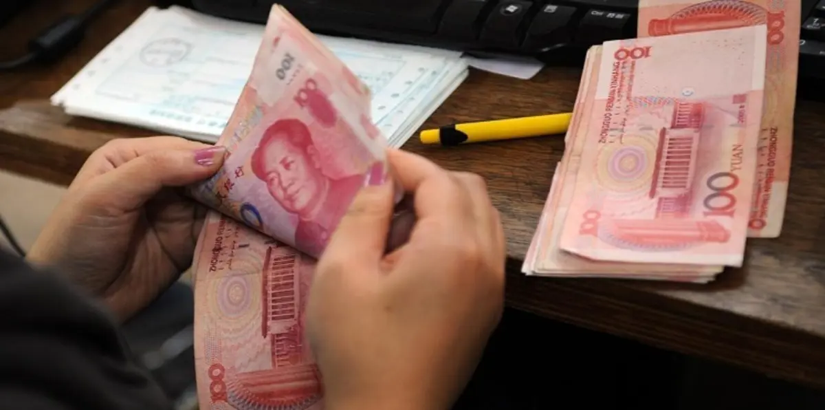 الخوف من سياسات "ترامب" يهوي بـ"اليوان" الصيني إلى مستويات قياسية أمام الدولار