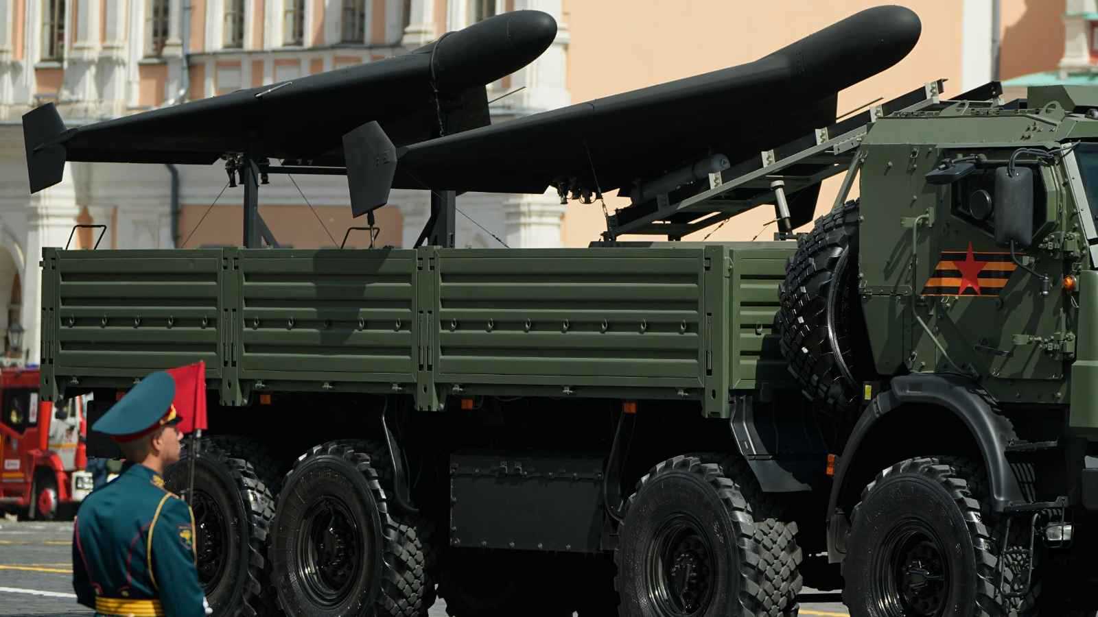 تحليق فوق القواعد النووية.. شبح المسيّرات المجهولة يربك أوروبا