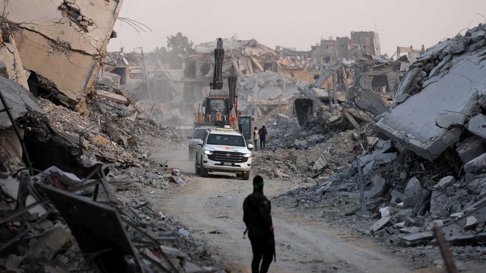 الصليب الأحمر يتسلم جثة مختطف إسرائيلي من قطاع غزة