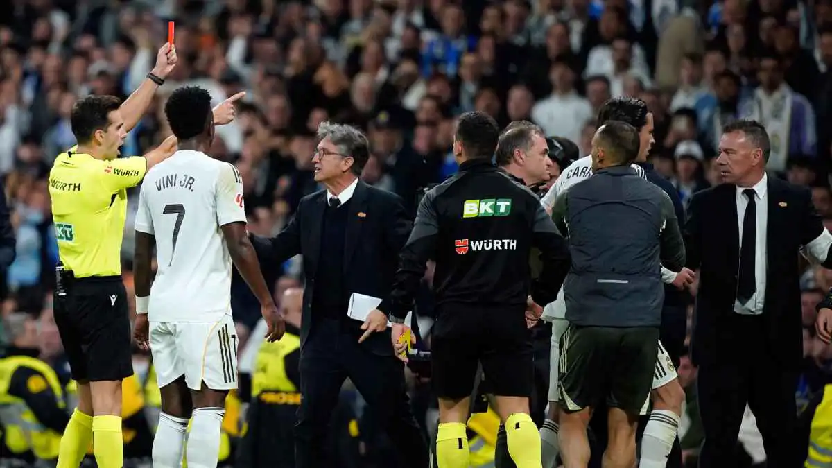 ما حدث عار على التحكيم.. هجوم عارم على حكم مباراة ريال مدريد وسيلتا فيغو