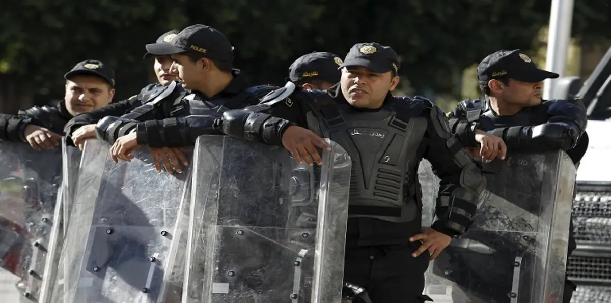 السلطات التونسية تفرض حظراً للتجوال في القصرين