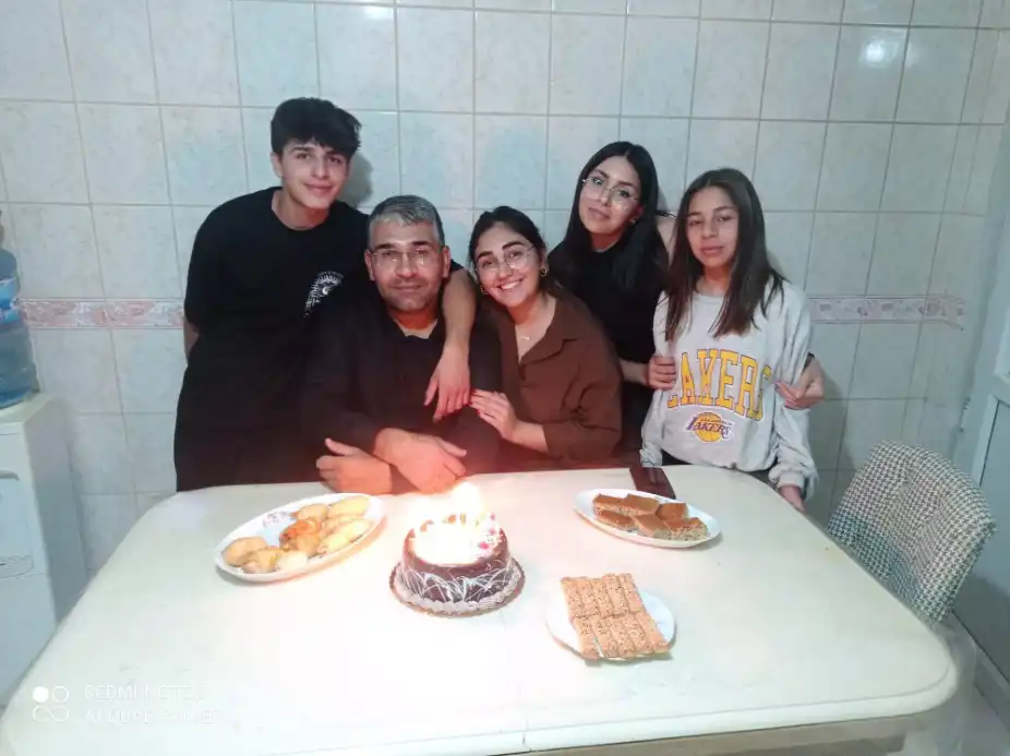 الاب التركي مع عائلته