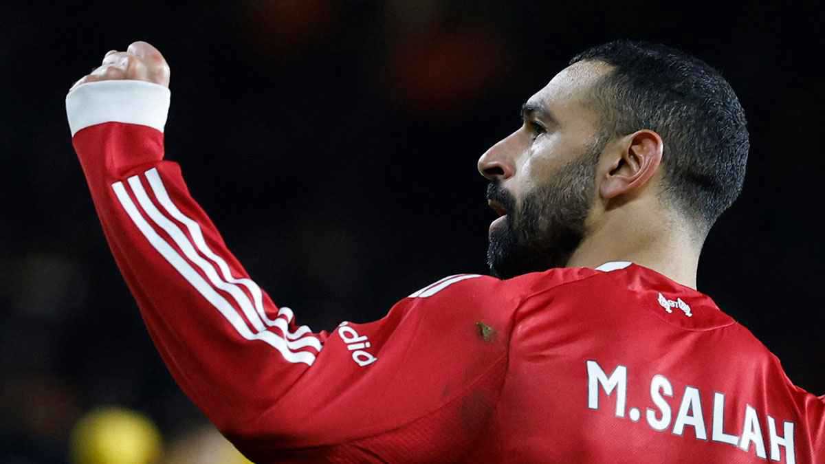 أسطورة وملك.. ردود فعل نجوم ليفربول على رحيل محمد صلاح (صور) 