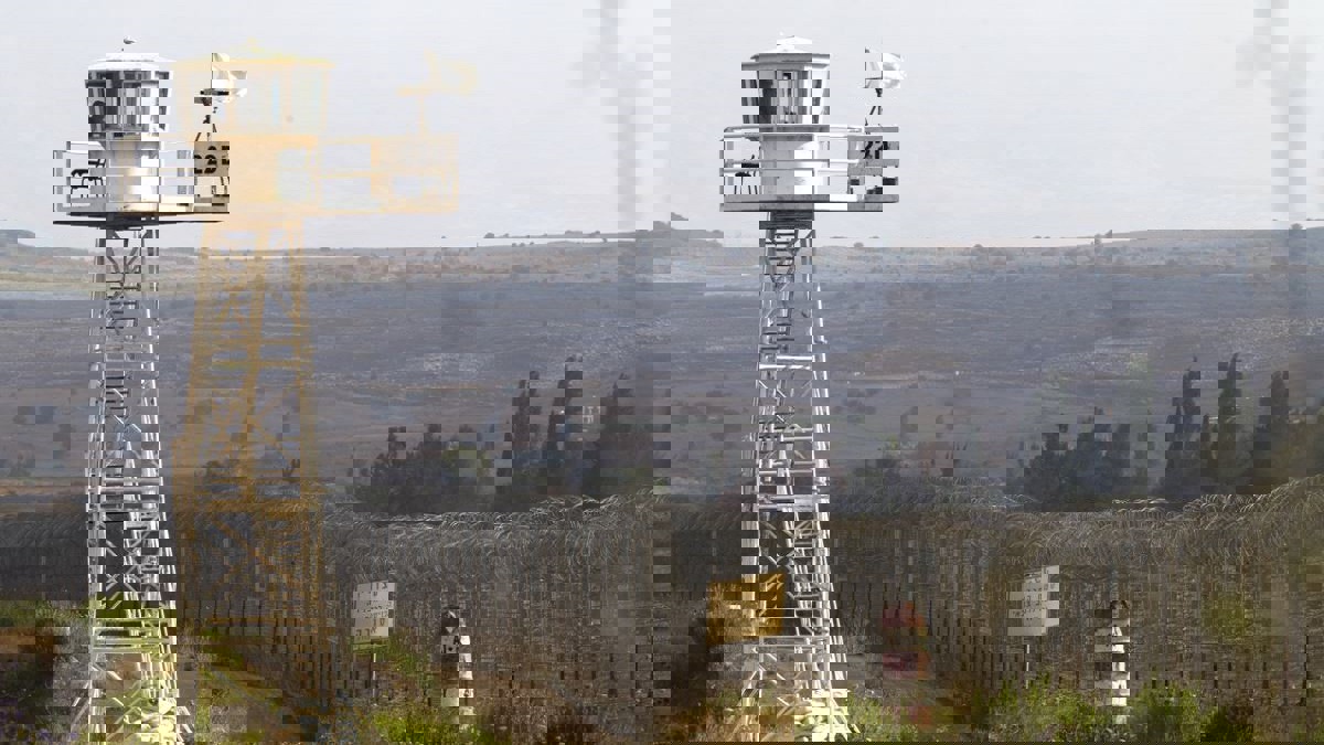 إسرائيل تحمل إيران مسؤولية إطلاق الصواريخ من سوريا.. وتتوعد بالرد المناسب