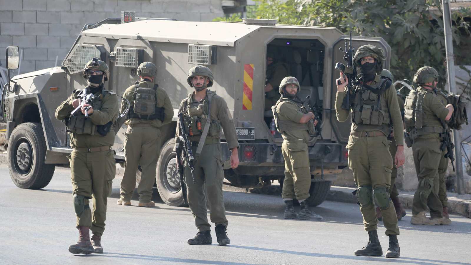الجيش الإسرائيلي ينفذ اقتحامات واعتقالات واسعة بالضفة الغربية (فيديو)