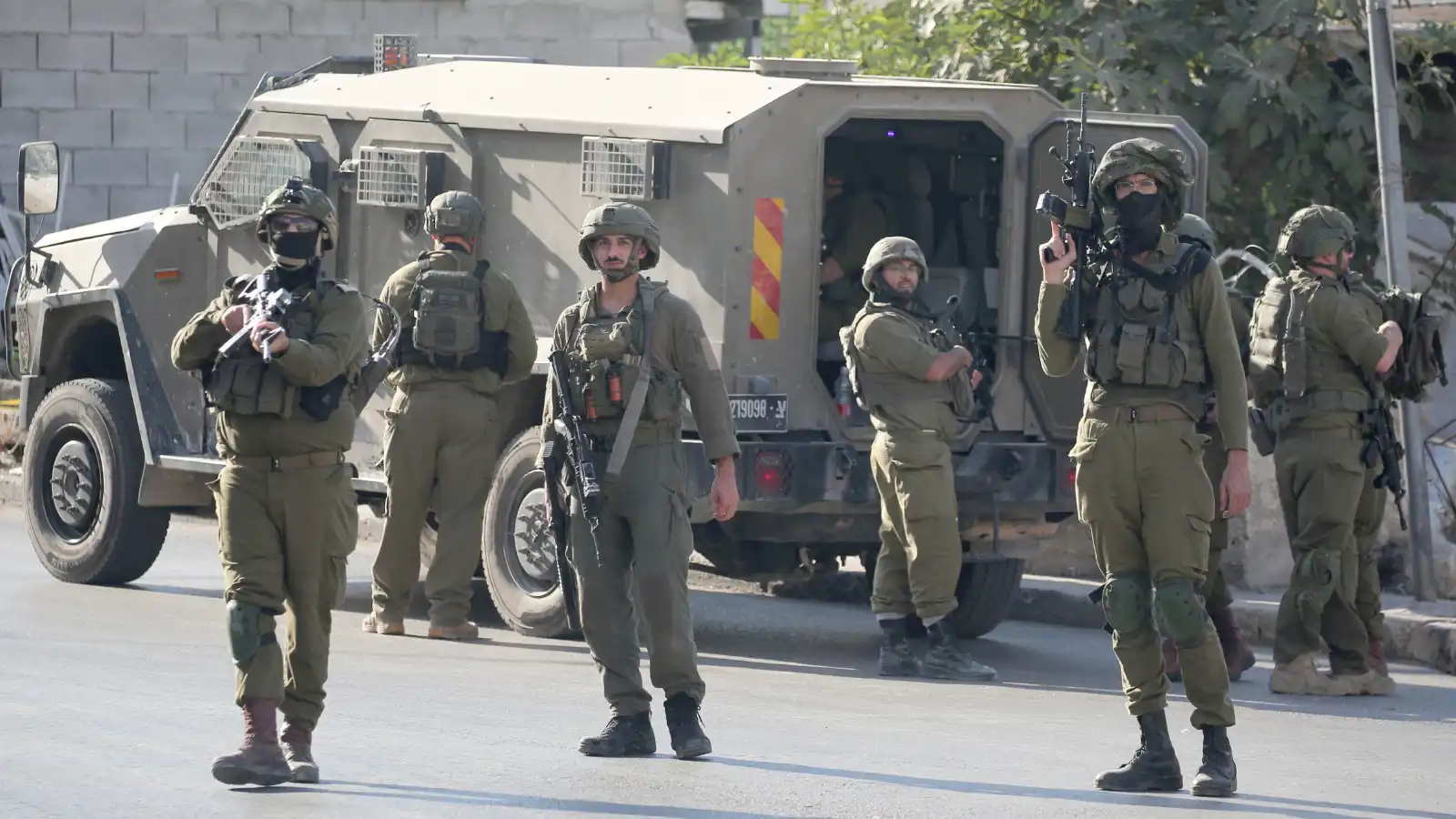 الجيش الإسرائيلي ينفذ اقتحامات واعتقالات واسعة بالضفة الغربية (فيديو)