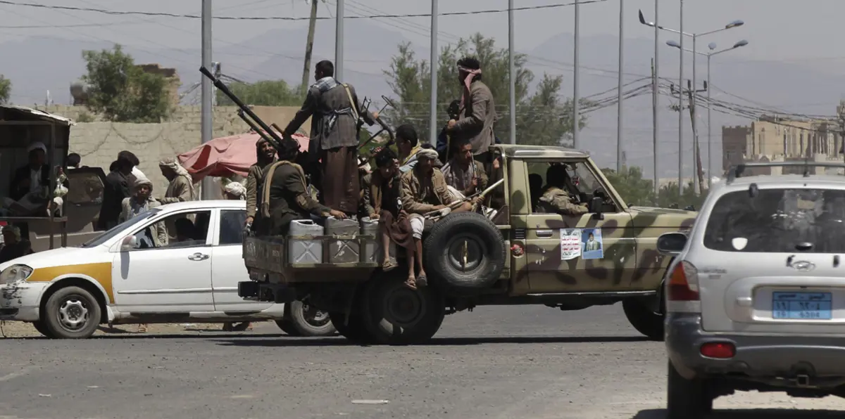 مقتل 10 "حوثيين" وأسر 12 آخرين بمعارك ضد القوات الحكومية جنوبي اليمن