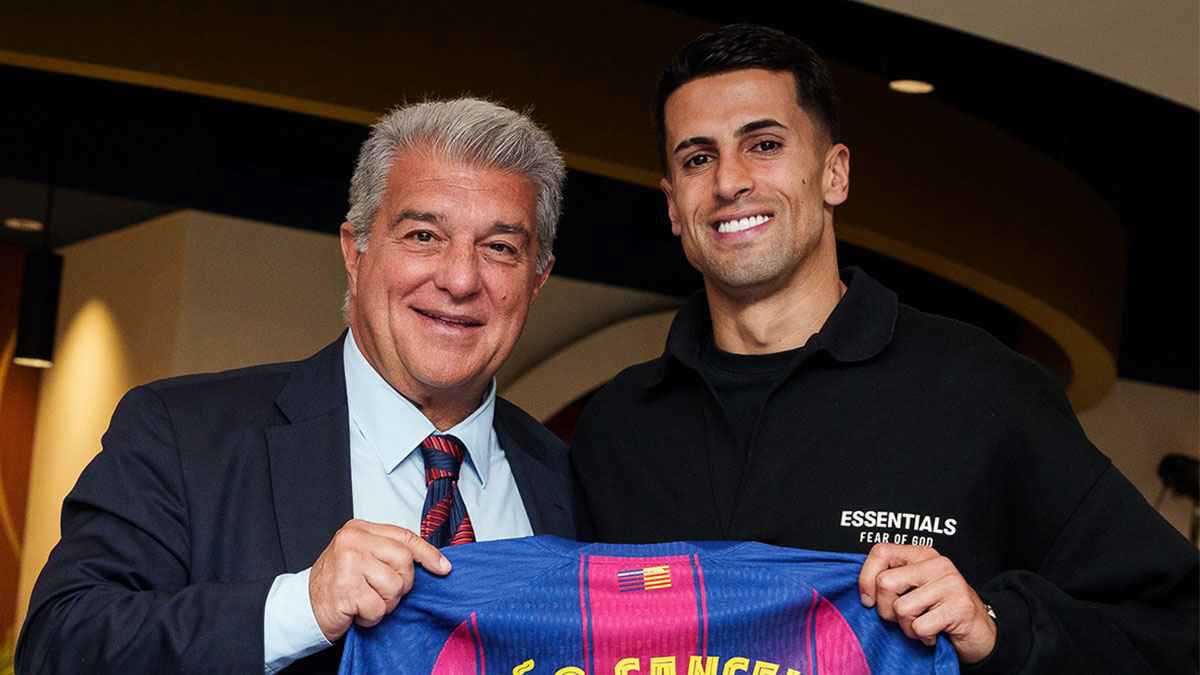 موقف جواو كانسيلو من خوض مباراة برشلونة ضد راسينغ سانتاندير 