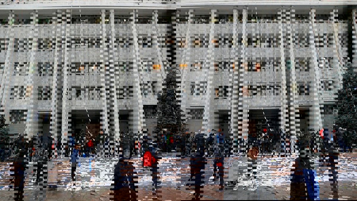 قبل الانتخابات التشريعية .. قرغيزستان تحبط مخطط انقلاب وتعتقل 15 شخصا