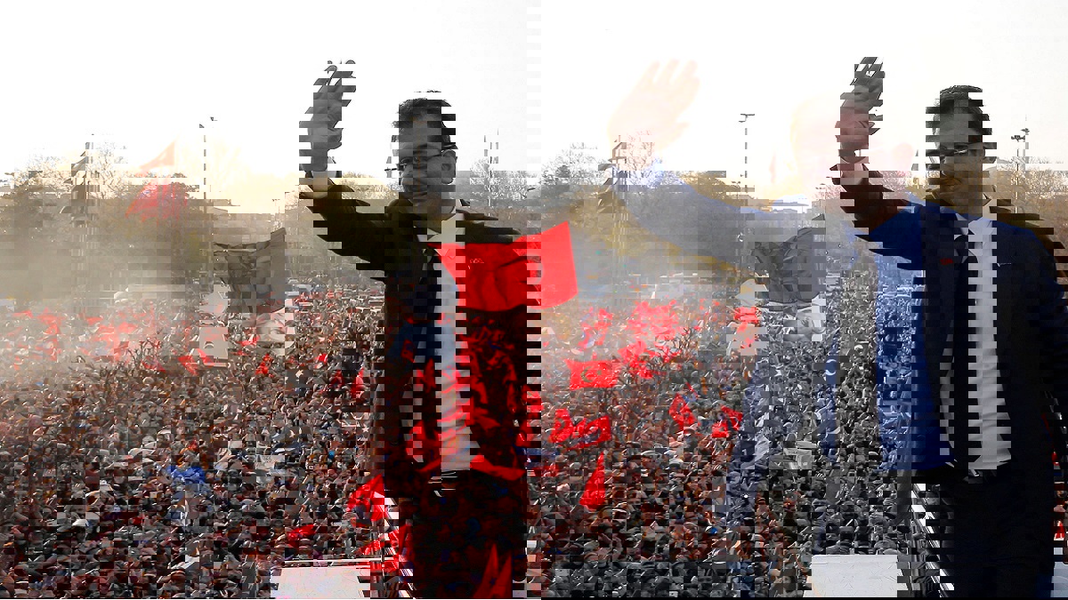 فنانو تركيا يقودون حملة دعم واسعة لرئيس بلدية إسطنبول المعزول