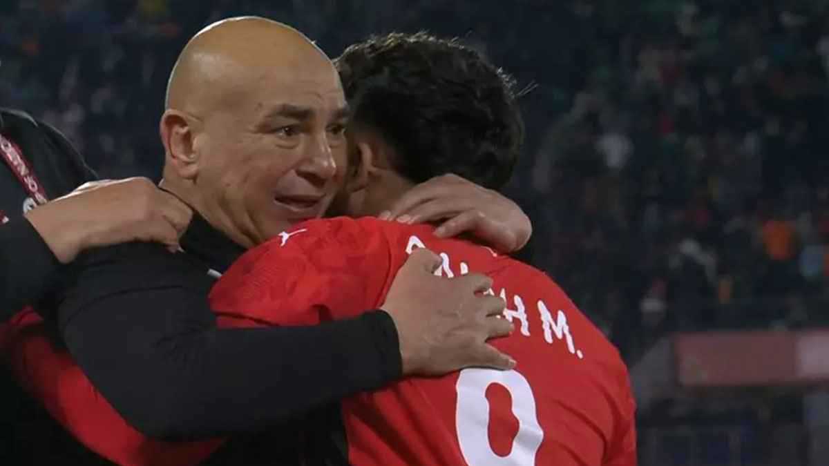 نوبة بكاء.. ماذا فعل حسام حسن في غرفة الملابس بعد فوز مصر على كوت ديفوار؟