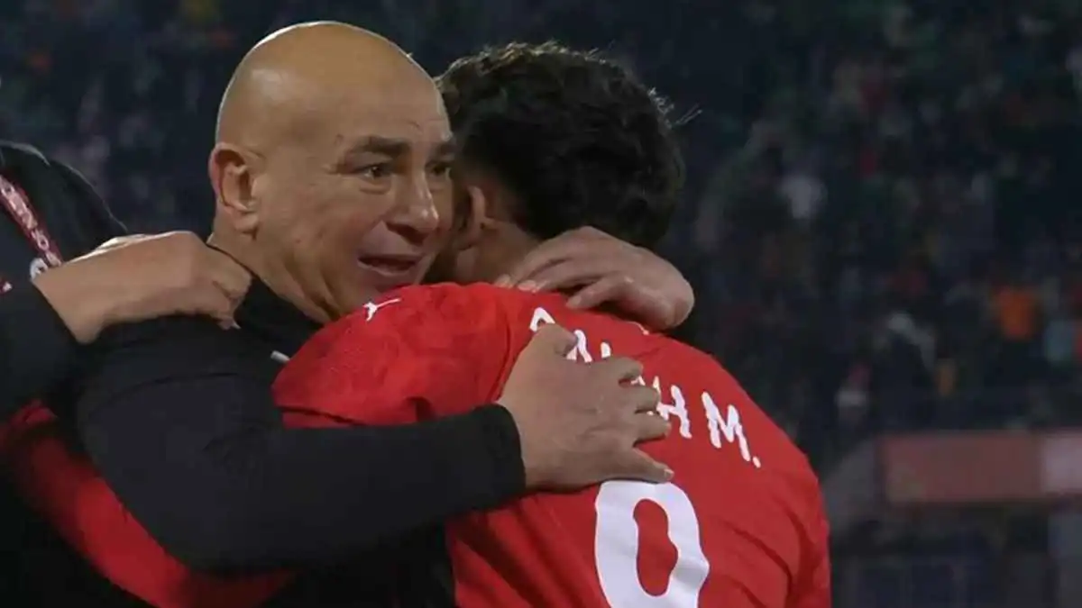 نوبة بكاء.. ماذا فعل حسام حسن في غرفة الملابس بعد فوز مصر على كوت ديفوار؟