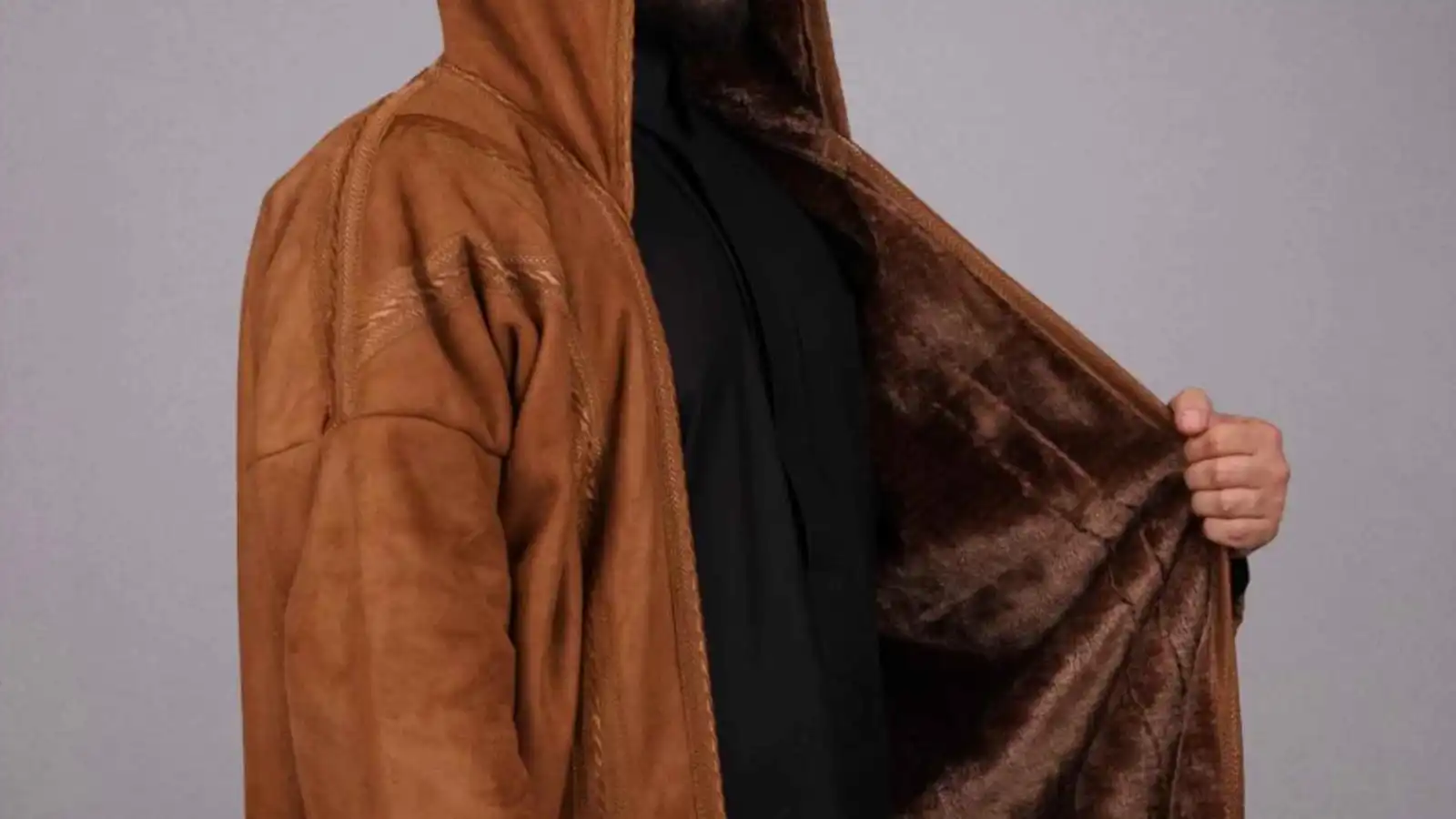 "الفروة السورية".. زي تقليدي يستقطب الأجيال الشابة