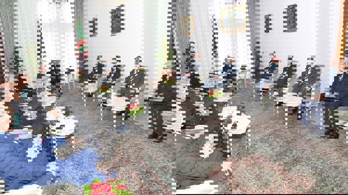 خلال استقباله عقيلة صالح.. الرئيس الجزائري يعد بدور فعال لحل الأزمة الليبية‎ (فيديو)