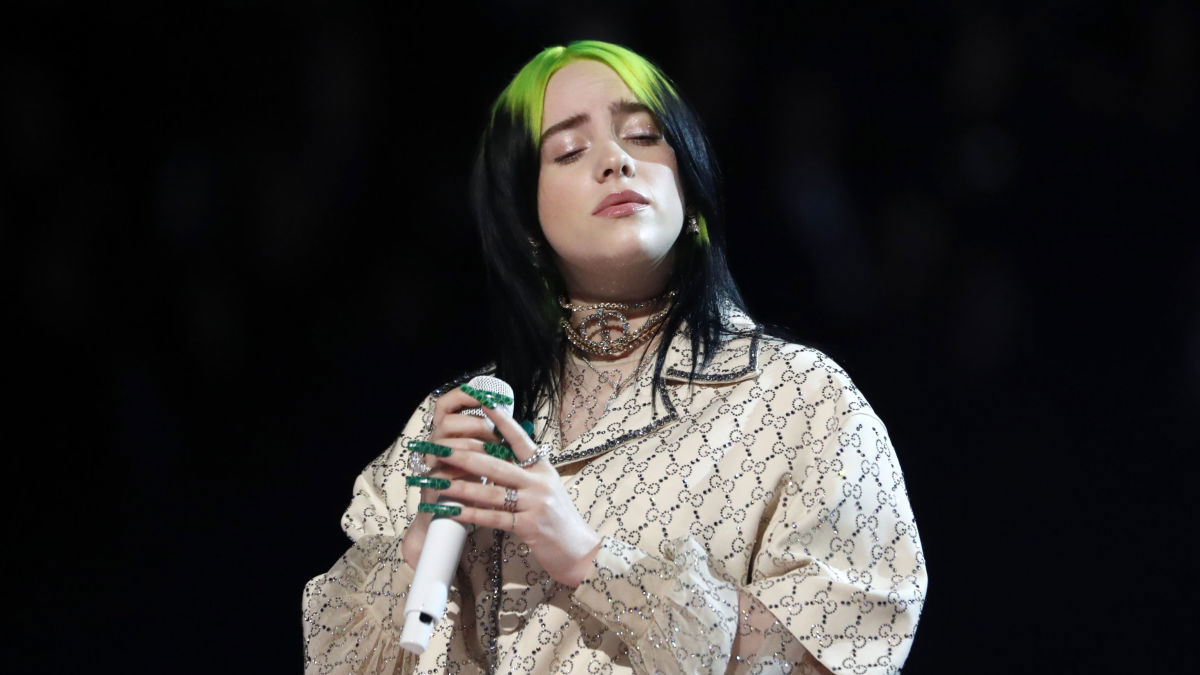 بيلي إيليش تطلق أغنية فيلم جيمس بوند الجديد (فيديو)