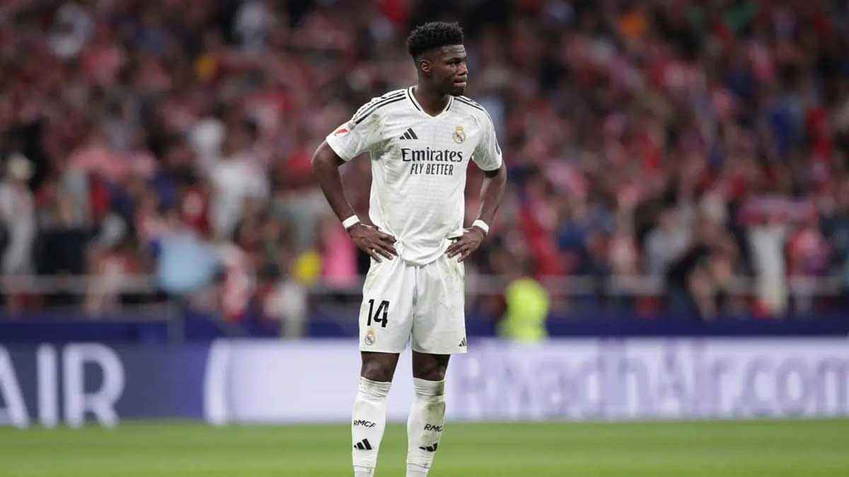 لماذا حاولت صديقة تشواميني إخفاء وجهه في الصور؟ (شاهد)