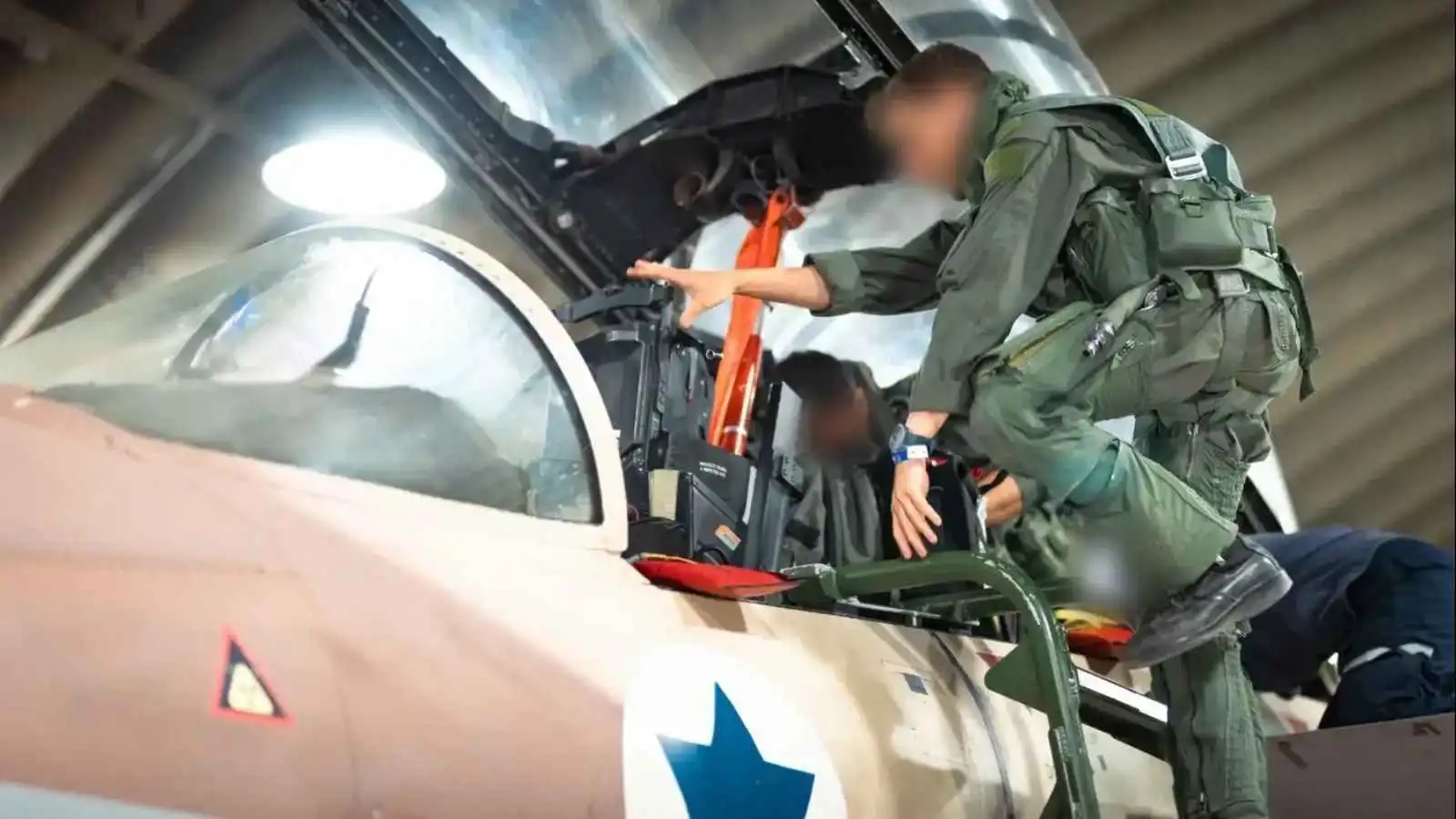 استعدادات معقدة.. تدريب سرّي للطيارين يكشف اقتراب ضربة إسرائيلية لإيران