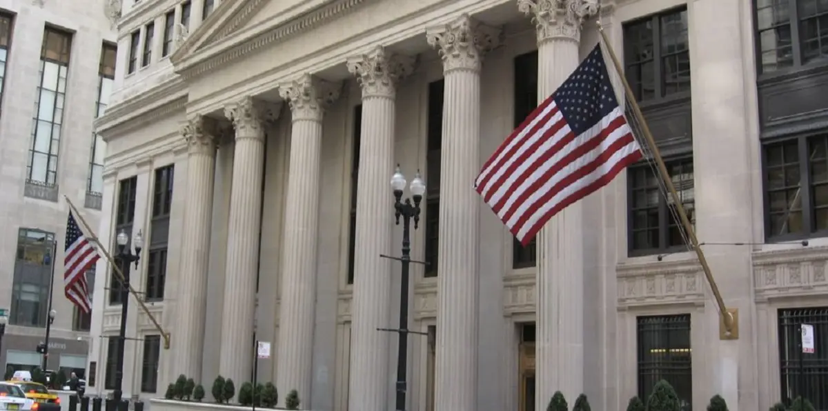 البنك المركزي الأمريكي يبقي أسعار الفائدة مستقرة‎