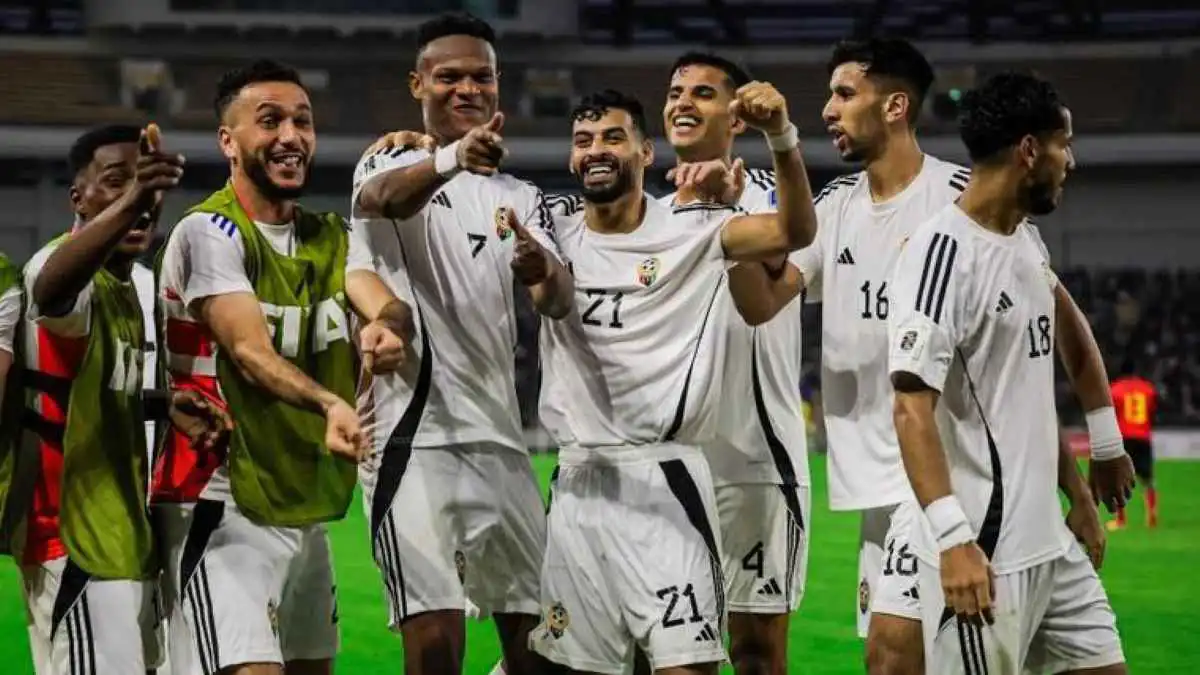 رئيس اتحاد الكرة الليبي يهدد 3 لاعبين من أهلي طرابلس بعقوبات ثقيلة