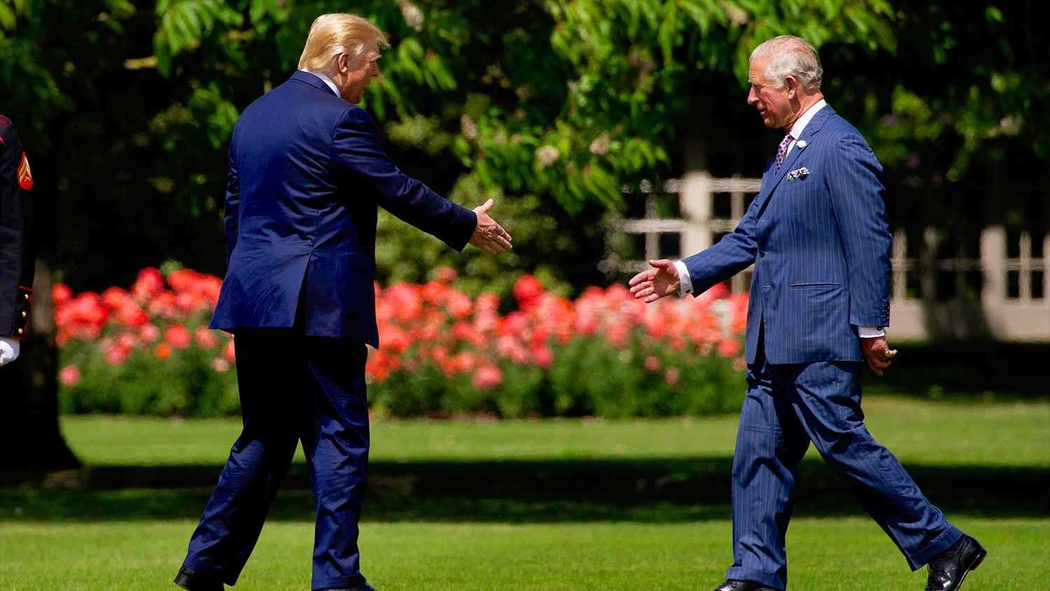 كيف غيّر الملك تشارلز موقف ترامب من حرب أوكرانيا؟