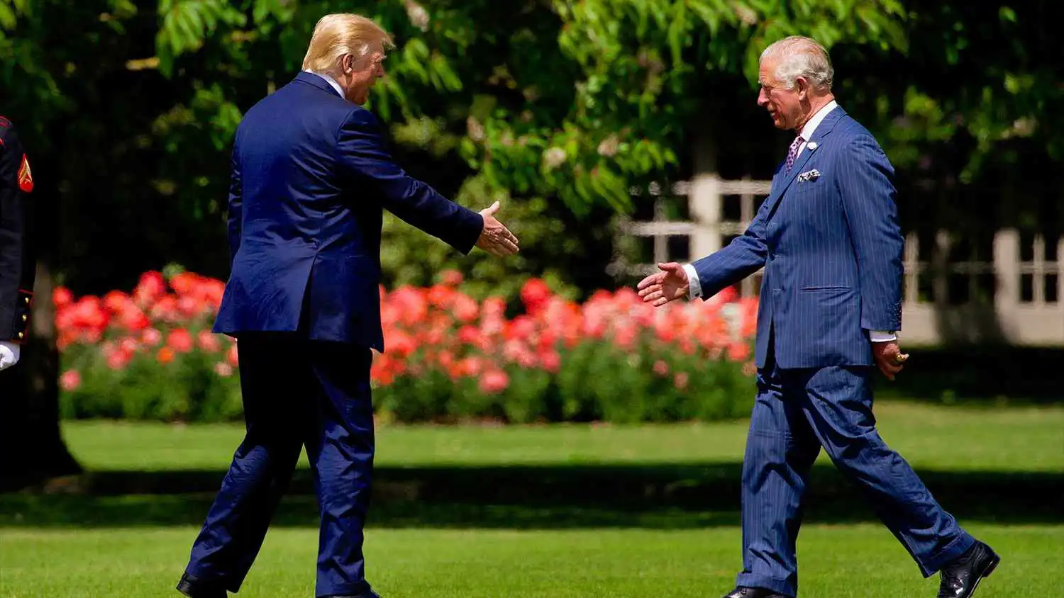 كيف غيّر الملك تشارلز موقف ترامب من حرب أوكرانيا؟