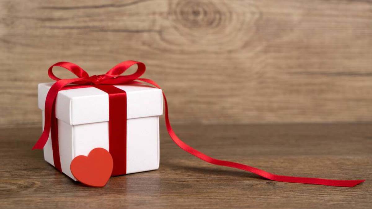 "بزنس عيد الحب".. هدايا فاخرة وإنفاق بالمليارات تشعل الأسواق