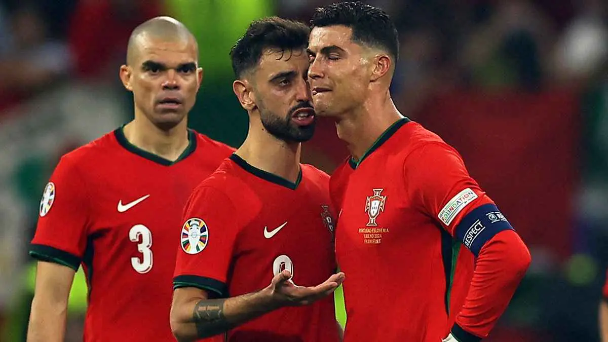 بكاء رونالدو ووالدته بعد إهدار ركلة الجزاء (فيديو)