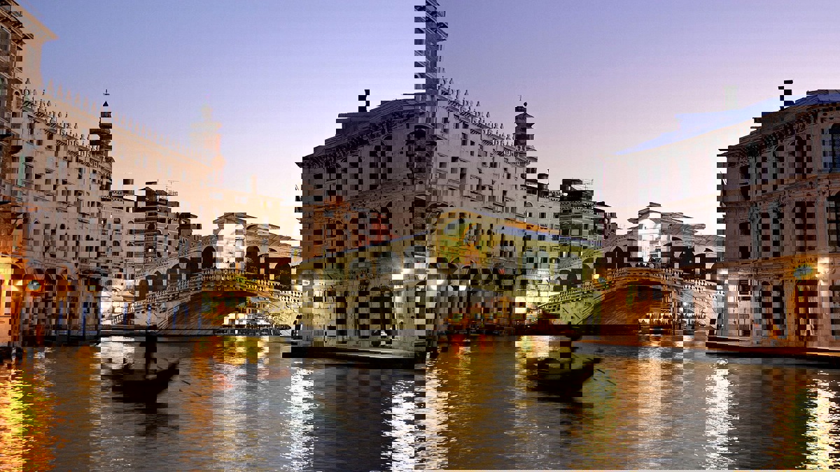 إيطاليا تفرض رسومًا على دخول السياح الأجانب مدينة البندقية