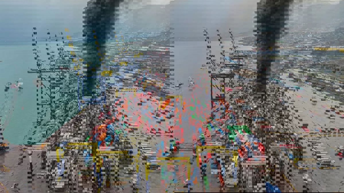 رويترز: تصاعد النيران وأعمدة الدخان بميناء إسكندرون التركي