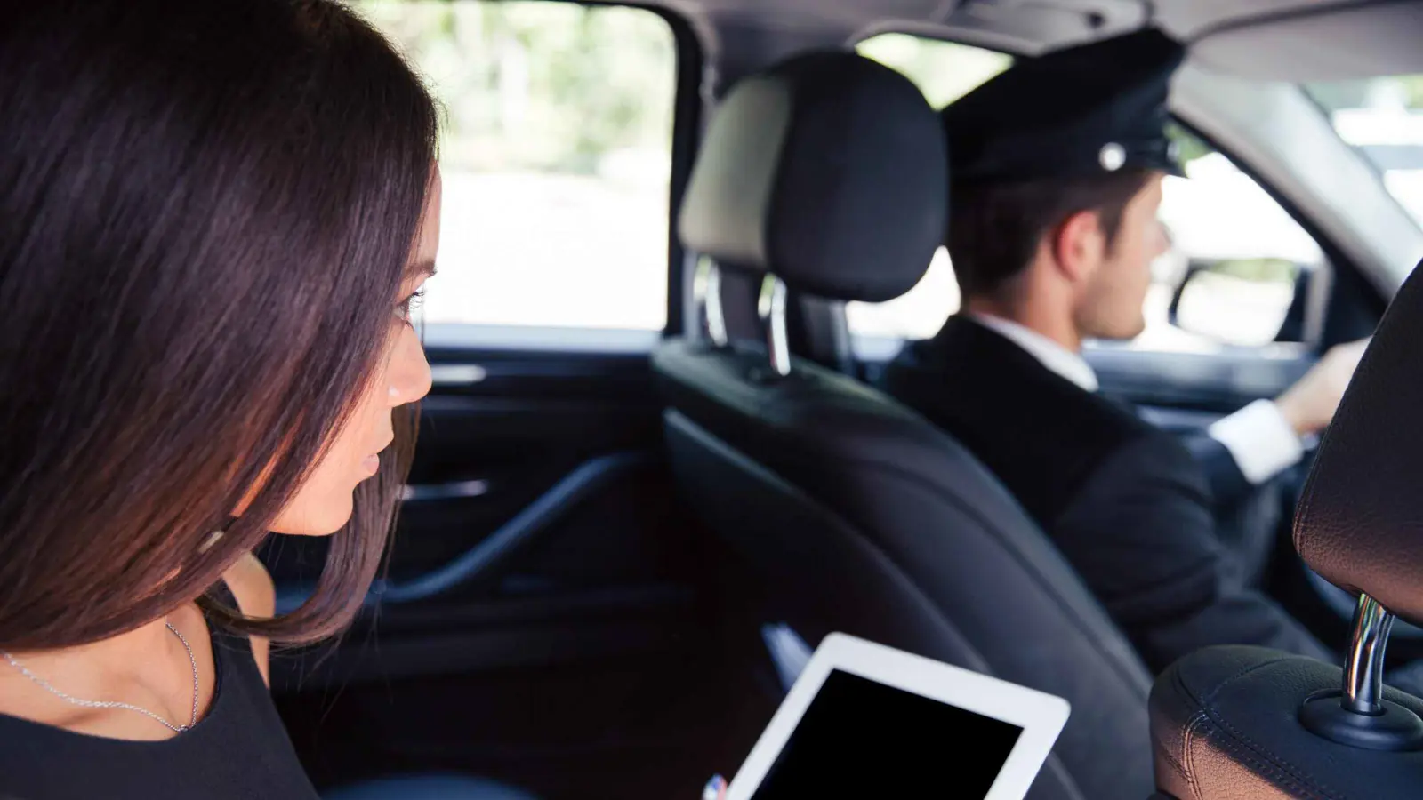 تحرش بـ"الترجمة الفورية".. سائق تاكسي يقع في فخ ذكاء ضحيته (فيديو)