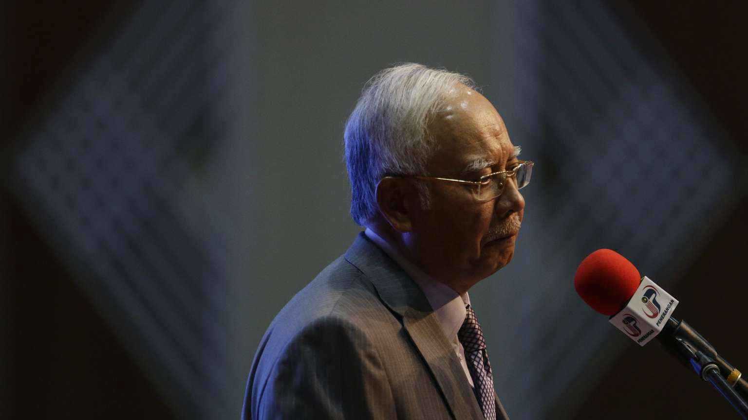 القضاء الماليزي يدين رئيس الوزراء السابق بالفساد