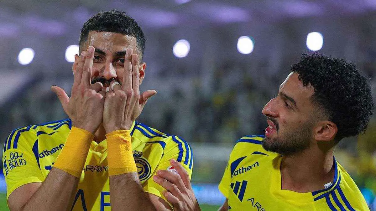 لاجامي يعض بينتو فرحًا بضياع ضربة جزاء حمد الله (فيديو)