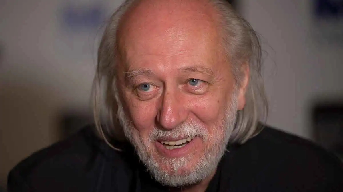 الأديب المجري لاسلو كراسناهوركاي يفوز بجائزة نوبل في الأدب