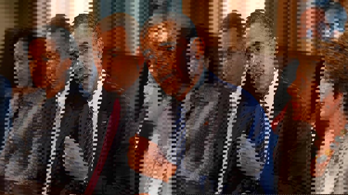 قلوبهم معنا وسيوفهم علينا