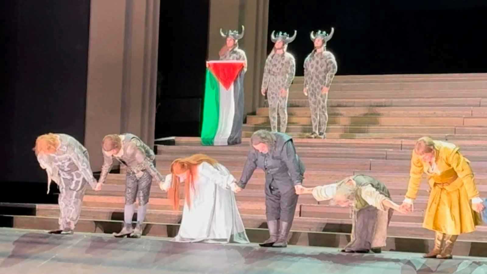 مشاجرة في "أوبرا لندن" بسبب رفع علم فلسطين (فيديو)