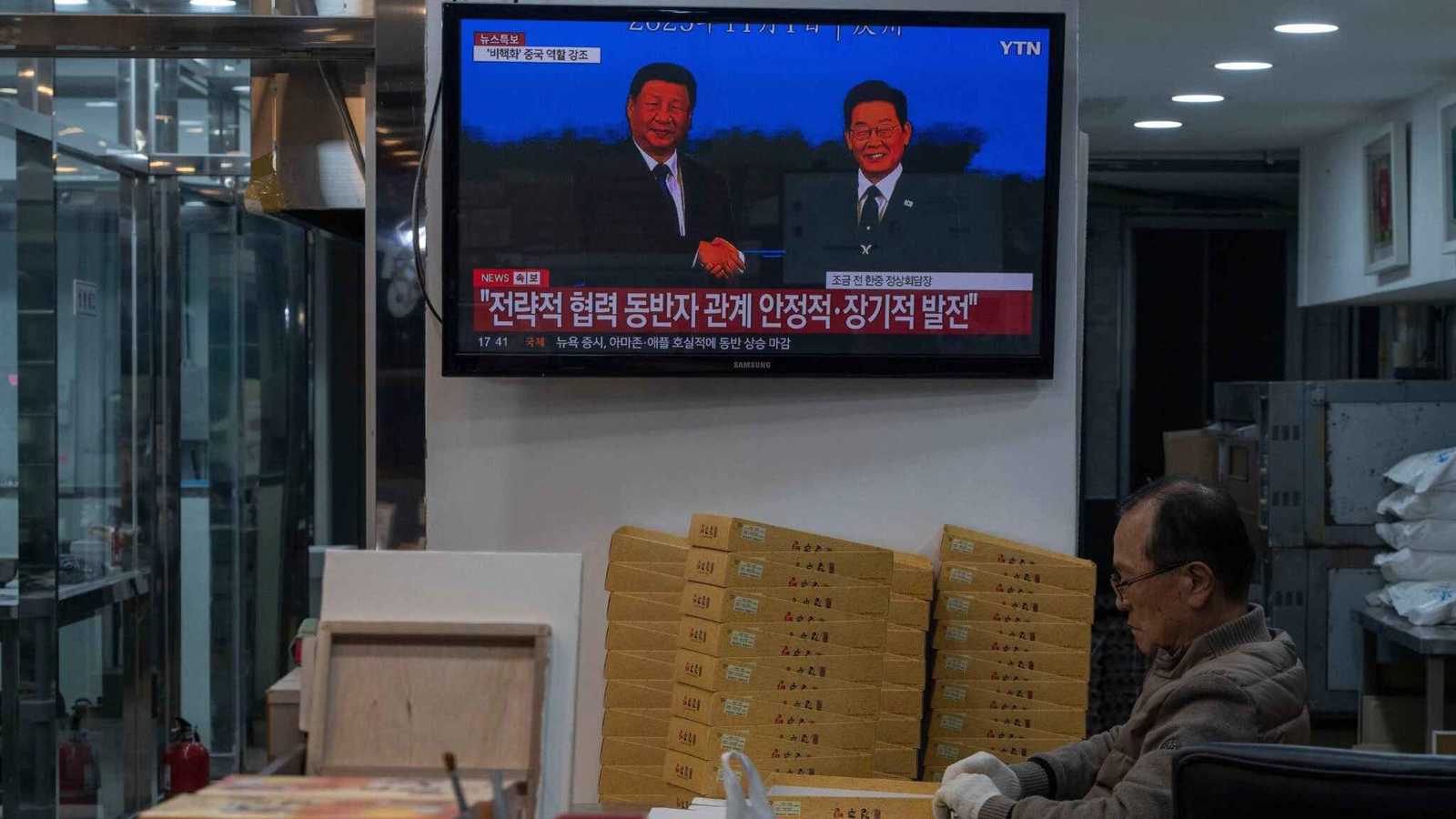 "قنبلة ترامب".. صفقة الغواصات توتّر طريق السلام بين بكين وسيول