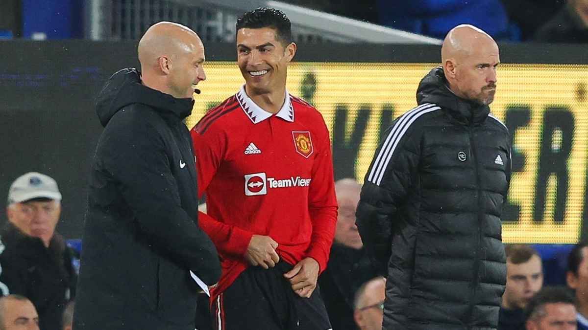 حمقى.. أسطورة ليفربول يهاجم مانشستر يونايتد بسبب رونالدو