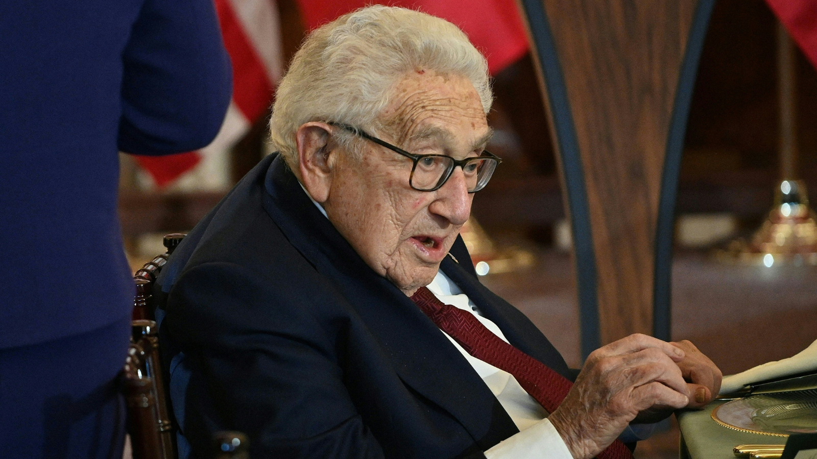 مدفيديف: كسينجر "رجل حكيم وخصم جدير" لكن هذا "خطؤه"