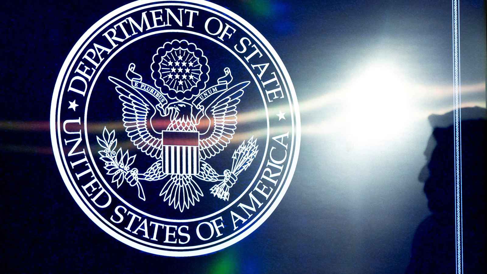 يؤدي لإغلاق 30 بعثة.. إدارة ترامب تخفّض ميزانية الخارجية إلى النصف