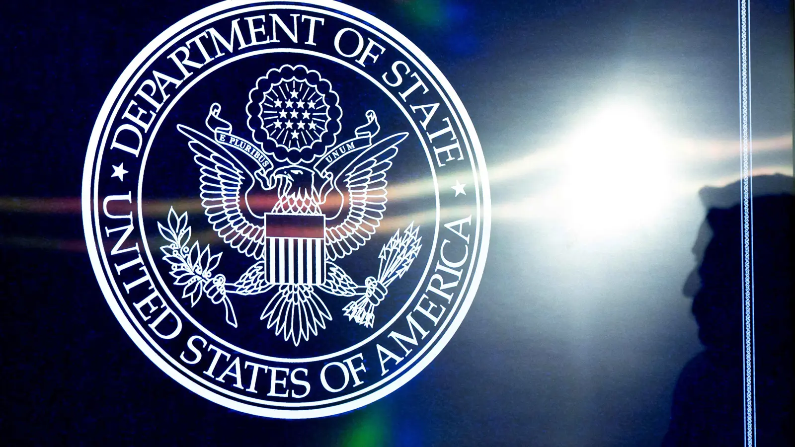 يؤدي لإغلاق 30 بعثة.. إدارة ترامب تخفّض ميزانية الخارجية إلى النصف