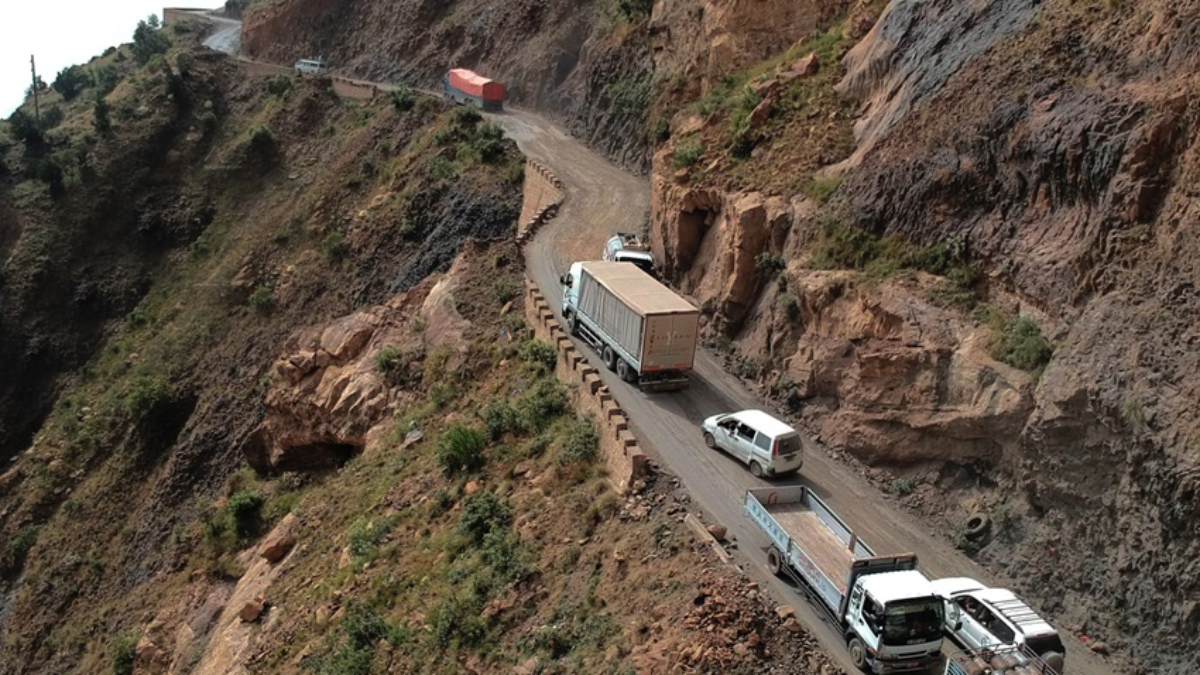 مسلح يفجر قنبلة داخل حافلة ركاب في اليمن مخلفاً قتلى وجرحى