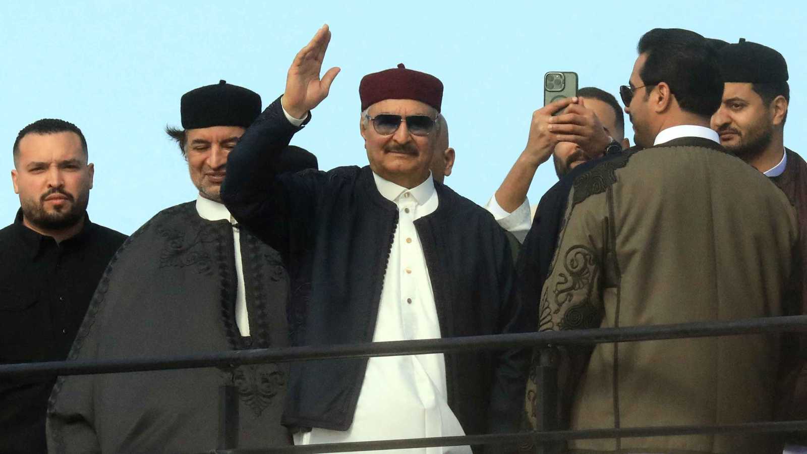 حفتر يدعو الليبيين إلى "رسم خريطة طريق لبناء دولتهم بأنفسهم"