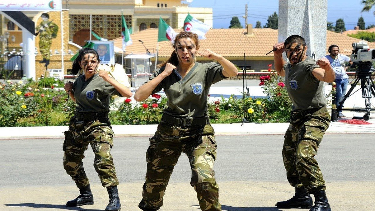 تجنيد النساء في الجيش يُثير الجدل بالجزائر