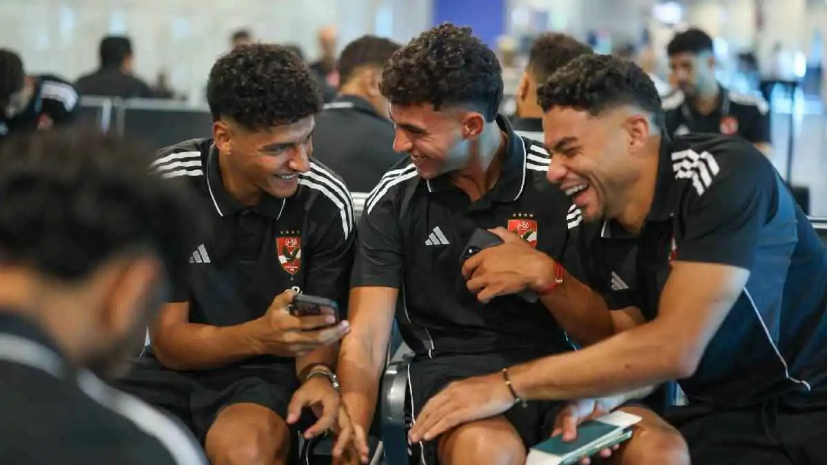 الفلوس والغيرة تدمر غرفة الملابس.. أسطورة الزمالك يصعق الأهلي بتصريح ناري