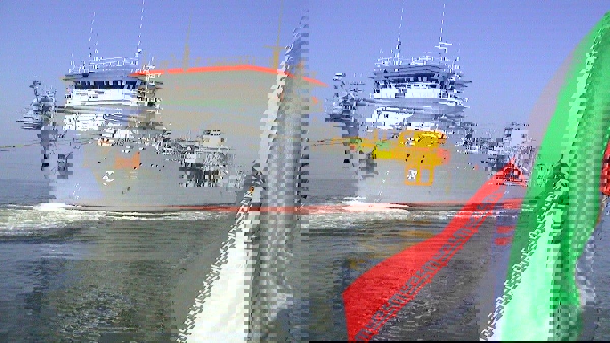 تقرير: روسيا تحرس سفن إمدادات إيرانية من قناة السويس إلى موانئ سوريا